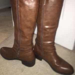 Tall riding boots